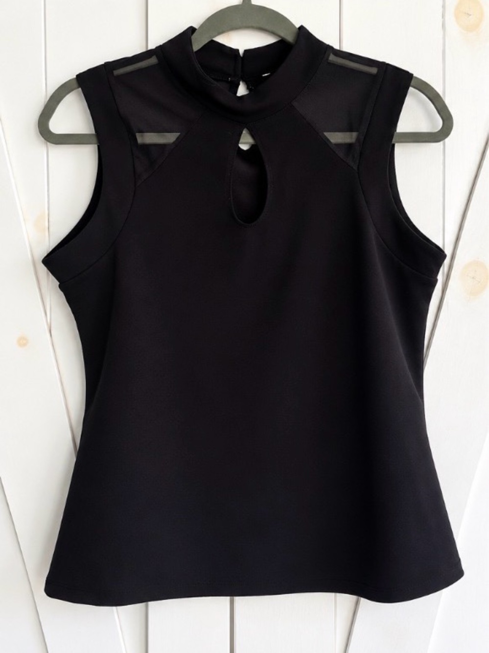 WRAPPER Black Sleeveless Blouse | Size M | Keyhole Detail